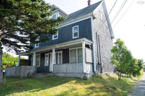 188 Lingan Rd, House with 7 bedrooms, 3 bathrooms and null parking in Sydney NS | Card Image