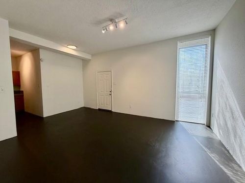 apt-3-1112 Lawrence St, Houston, TX, 77008-6656 | Card Image