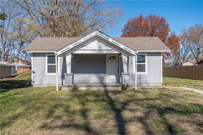 318 W Front Street, House other with 3 bedrooms, 1 bathrooms and null parking in Grain Valley MO | Image 2