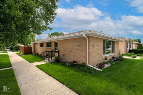 9457 Lawler Ave, Skokie, IL, 60077-1272 | Card Image