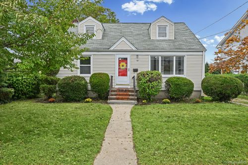 32 Brenner Avenue, Oyster Bay, NY, 11714 | Card Image