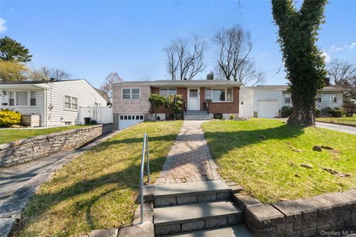 53 Sweetfield Cir, Yonkers, NY, 10704-2611 | Card Image