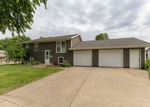 1712 Middle Rd, Camanche, IA, 52730-1036 | Card Image