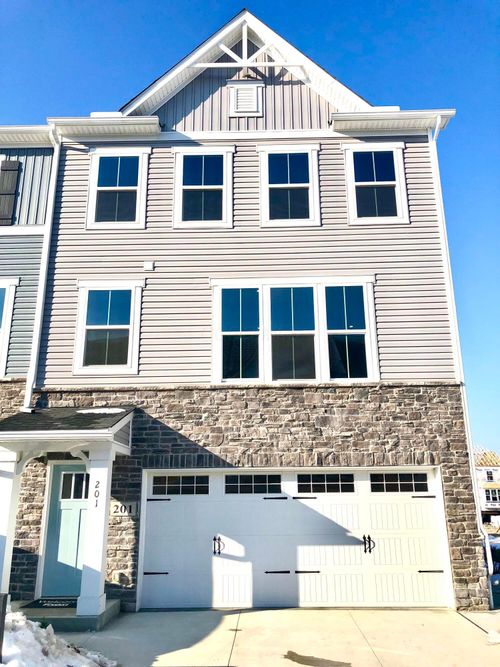 201 Via Veneto, Delaware, OH, 43015-4582 | Card Image