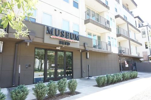 111-4819 Caroline St, Houston, TX, 77004-5683 | Card Image