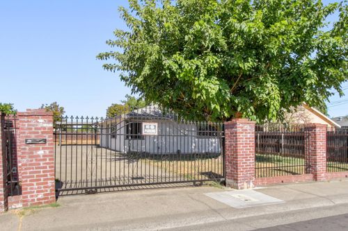 5280 Mendocino Boulevard, Sacramento, CA, 95820 | Card Image