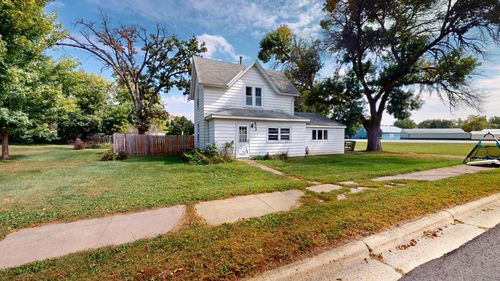 423 Main St, Emmons, MN, 56029-1015 | Card Image