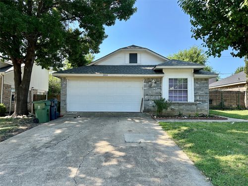 1416 Woodfern Dr, Arlington, TX, 76018-1247 | Card Image