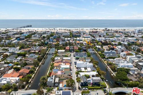2615 Beach Ave, Venice, CA, 90291-4604 | Card Image