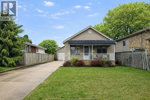 2579 Llyod George, Windsor, ON, N8T2T3 | Card Image