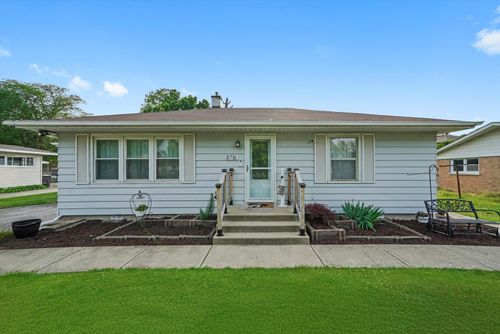 8716 Melvina Ave, Oak Lawn, IL, 60453-1113 | Card Image