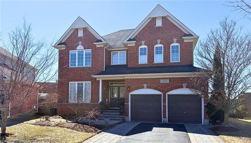 533 Woodfield Crt, Kitchener, ON, N2P2S8 | Card Image