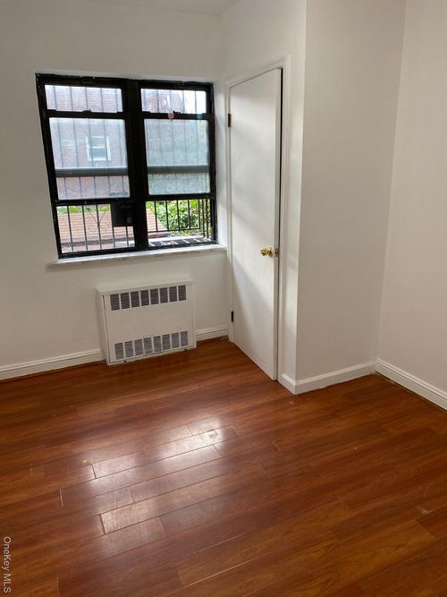 5730 Lawrence St, Flushing, NY, 11355-5144 | Card Image