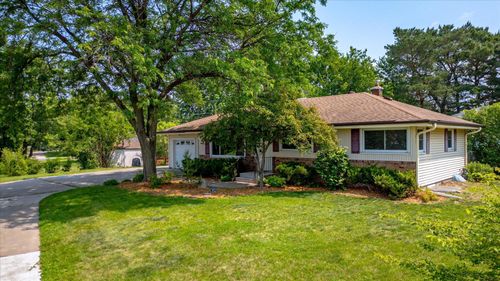 133 Martin Way, Vadnais Heights, MN, 55127-4129 | Card Image