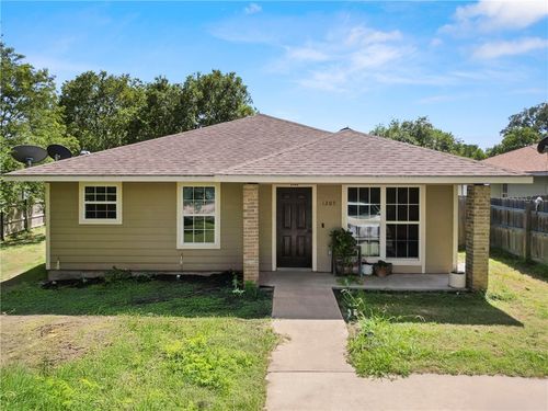 1205 Thompson St, Bryan, TX, 77803-2334 | Card Image