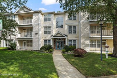 568 St Andrews Place, Condo with 2 bedrooms, 2 bathrooms and null parking in Manalapan NJ | Image 1