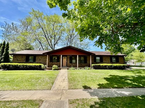 801 Country Ln, Bloomington, IL, 61704-6262 | Card Image