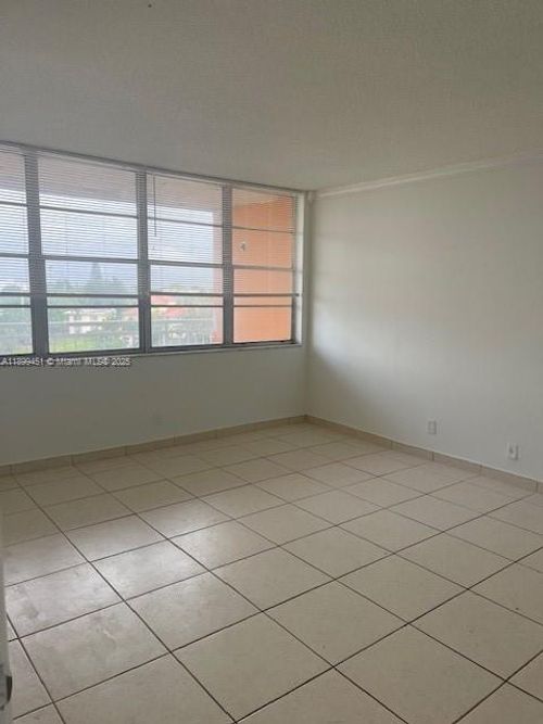 515-2025 Ne 164th St, North Miami Beach, FL, 33162-4158 | Card Image