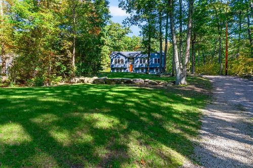 427 Log Rd, Smithfield, RI, 02917-1032 | Card Image