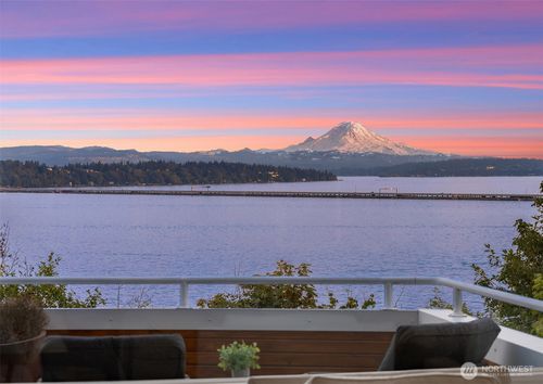 3638 49th Ave Ne, Seattle, WA, 98105-5251 | Card Image