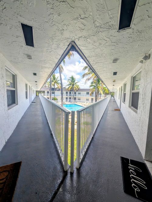 44-1470 N Dixie Highway N, Fort Lauderdale, FL, 33304 | Card Image