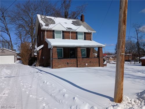 212 Curry Pl, Youngstown, OH, 44504-1815 | Card Image