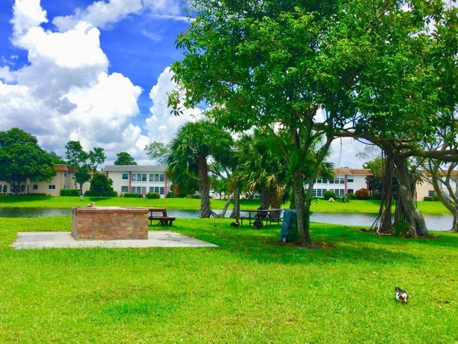 107 Sheffield E, Condo with 1 bedrooms, 2 bathrooms and null parking in West Palm Beach FL | Image 74
