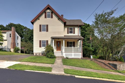 51 Park Ave, Naugatuck, CT, 06770-3815 | Card Image