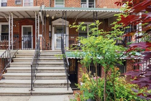 4425 Richardson Ave, Bronx, NY, 10470-1546 | Card Image