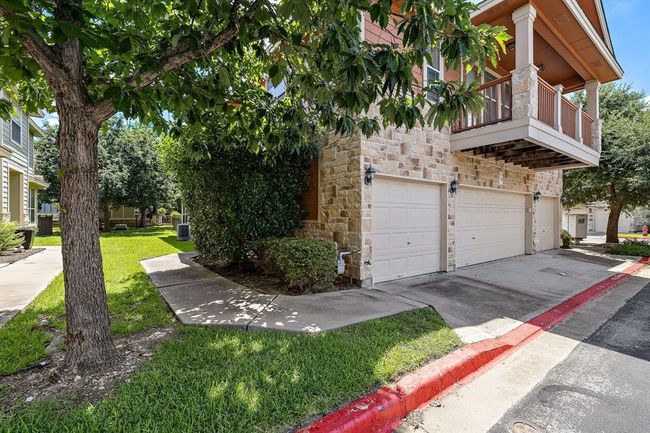 With a private first floor entry tucked off the street. | Image 4