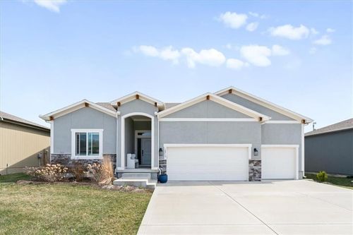 10715 Fisk Ave, Kansas City, MO, 64154-1753 | Card Image