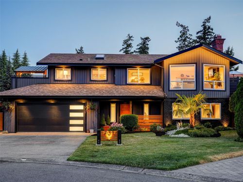 731 Paskin Way, Saanich, BC, V8Z6N4 | Card Image