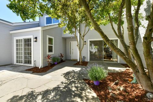 2318 Lakeview Dr, Santa Rosa, CA, 95405-8654 | Card Image