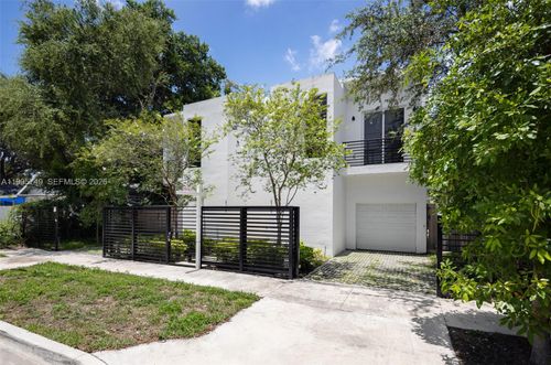 3162 Plaza St, Miami, FL, 33133-4317 | Card Image