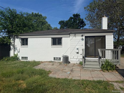 28820 Park Ct, Madison Heights, MI, 48071-3019 | Card Image