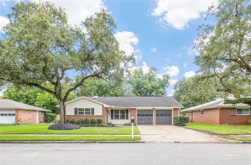 1916 Baywood Dr, Bay City, TX, 77414-7704 | Card Image