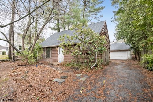 31 Cedar St, Midland Park, NJ, 07432-1133 | Card Image