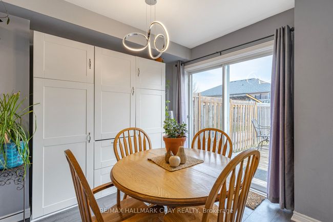 17 Michael Cres, House attached with 3 bedrooms, 2 bathrooms and 2 parking in Barrie ON | Image 10