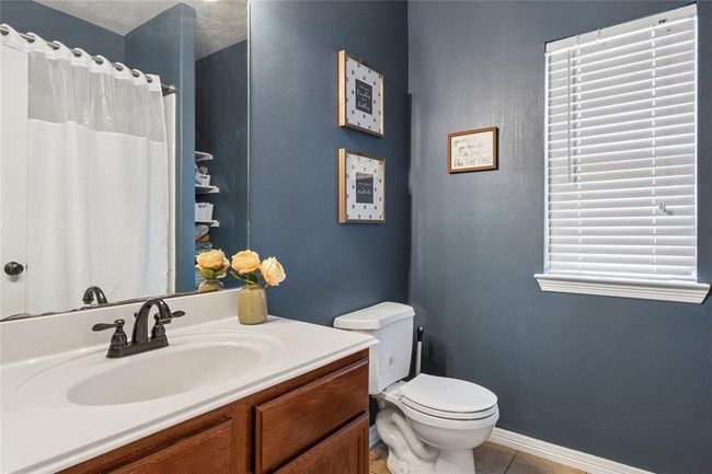 Secondary full bath offer tub/shower combo. | Image 19