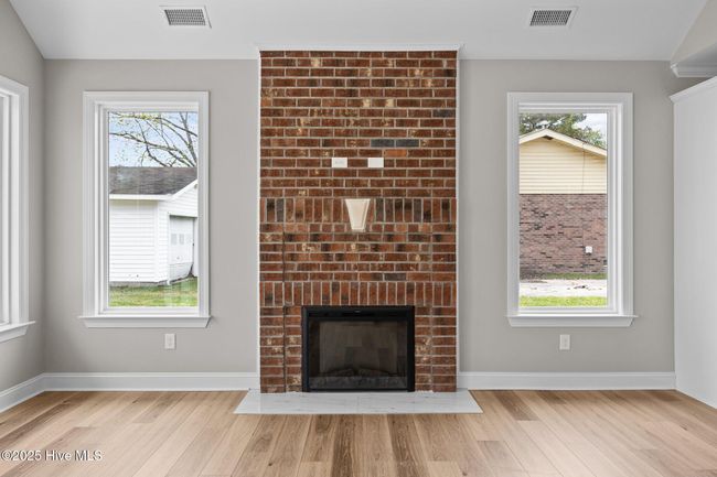 Living Room | Image 21