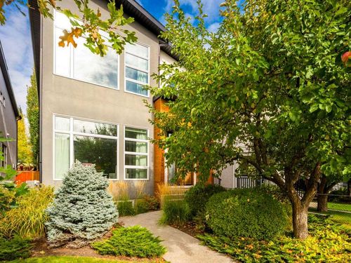 2132 32 Ave Sw, Calgary, AB, T2T1W8 | Card Image