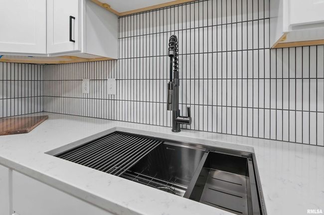 UNIT-203 - 209 E Price St, Condo with 2 bedrooms, 2 bathrooms and null parking in Eldridge IA | Image 12