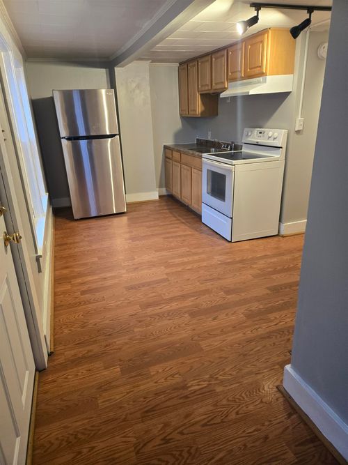 207 Pine St, Nashua, NH, 03060-4916 | Card Image