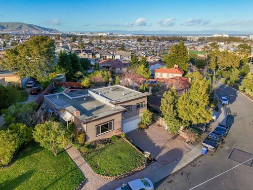 520 Park Blvd, Millbrae, CA, 94030-1233 | Card Image