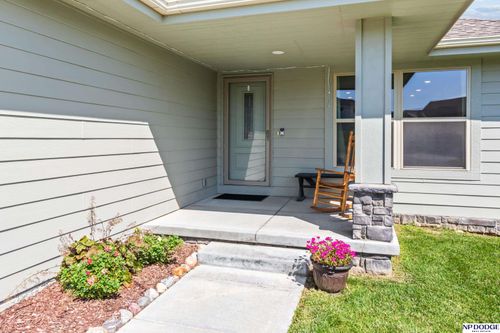 1424 Mount Hope Cir, Blair, NE, 68008-2140 | Card Image