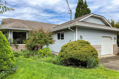 2732 Apple Dr, Campbell River, BC, V9W7K4 | Card Image