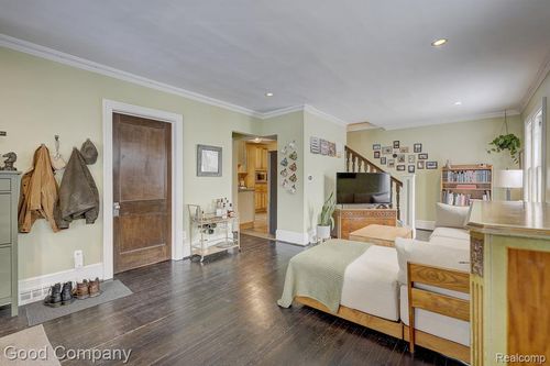 331 Edgewood Pl, Ferndale, MI, 48220-2465 | Card Image