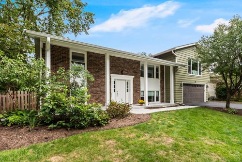 28 Ashlawn Ave, Oswego, IL, 60543-9758 | Card Image