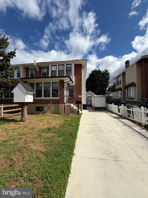 307 Friendship St, PHILADELPHIA, PA, 19111-3905 | Card Image