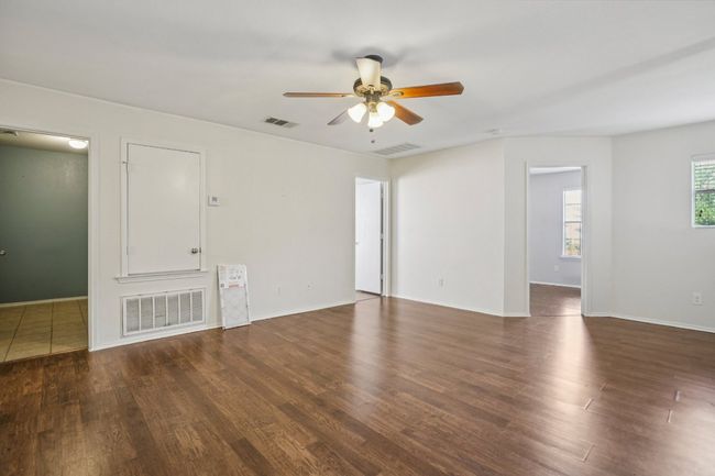 13413 Lismore Ln, House other with 4 bedrooms, 3 bathrooms and 4 parking in Pflugerville TX | Image 15